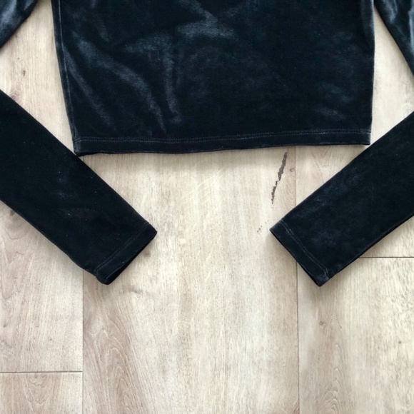 Wilfred, Free, Long Sleeve, Black, Velvet, Crop Top, Size S, Good Condition - Picture 6 of 8